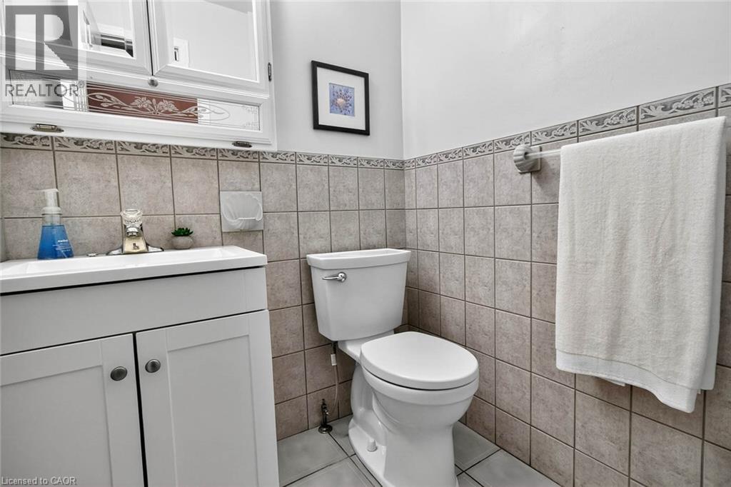 Photo 17 of 1084 Grandeur Crescent, Oakville ON