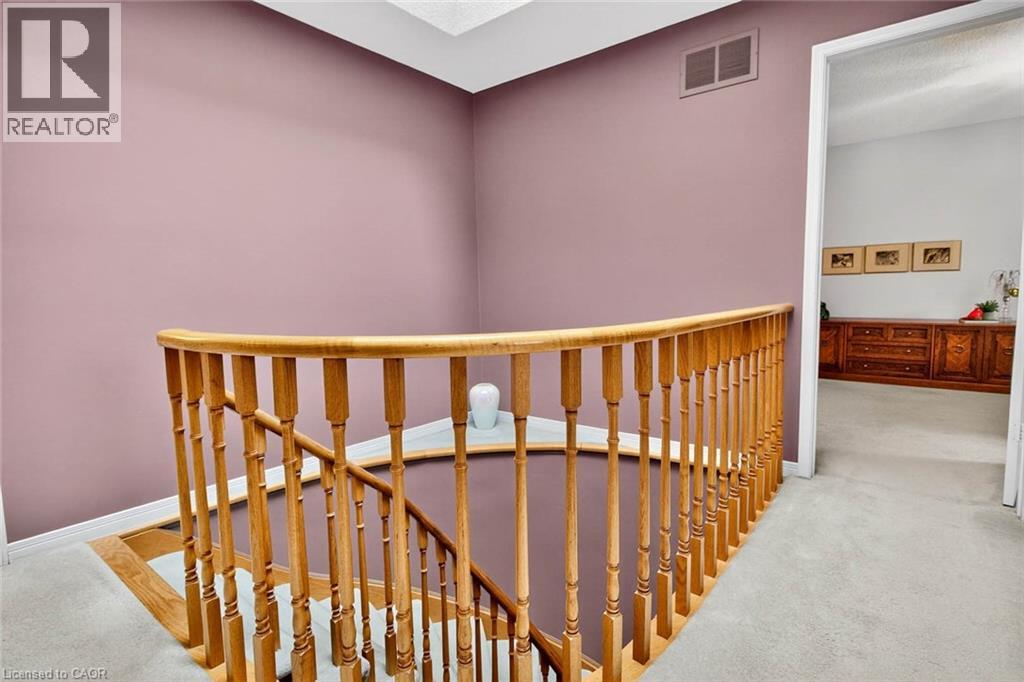 Photo 18 of 1084 Grandeur Crescent, Oakville ON