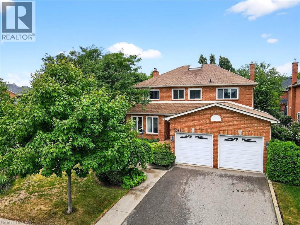 Photo 2 of 1084 Grandeur Crescent, Oakville ON
