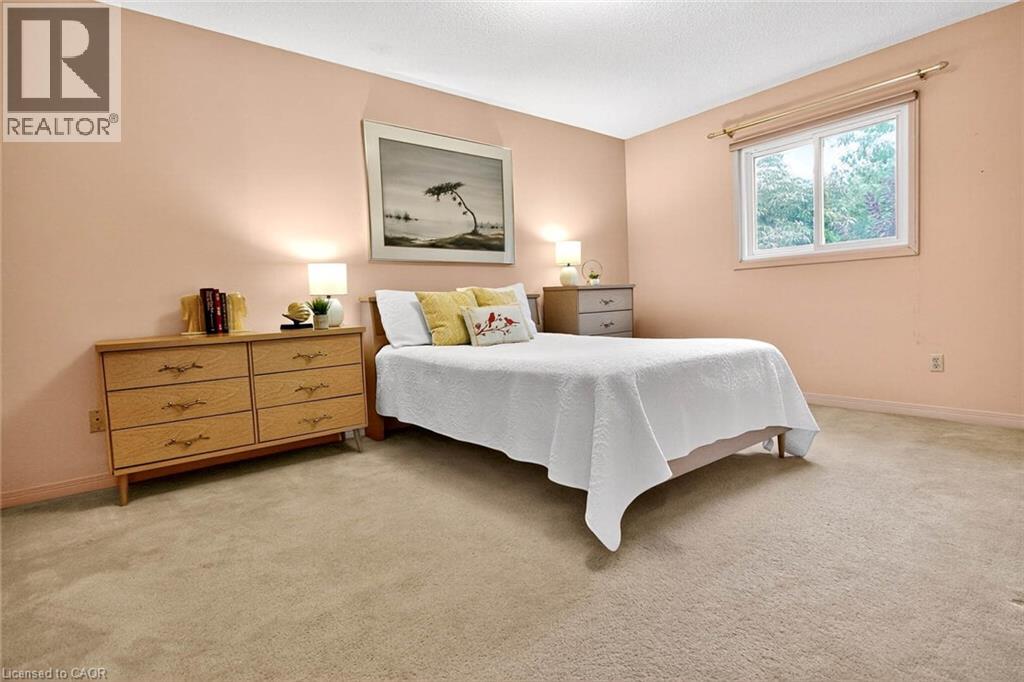 Photo 24 of 1084 Grandeur Crescent, Oakville ON