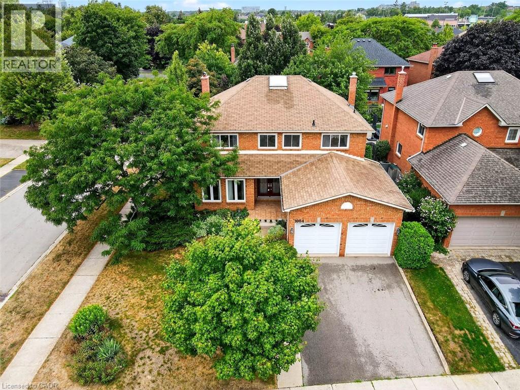 Photo 3 of 1084 Grandeur Crescent, Oakville ON
