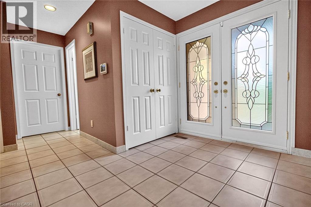 Photo 6 of 1084 Grandeur Crescent, Oakville ON