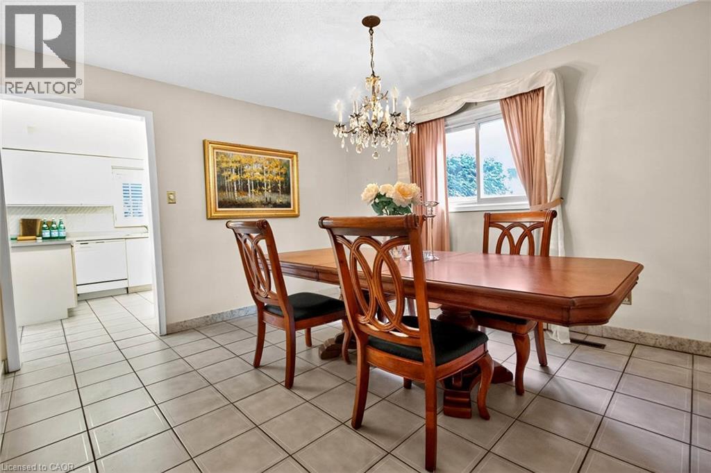 Photo 9 of 1084 Grandeur Crescent, Oakville ON