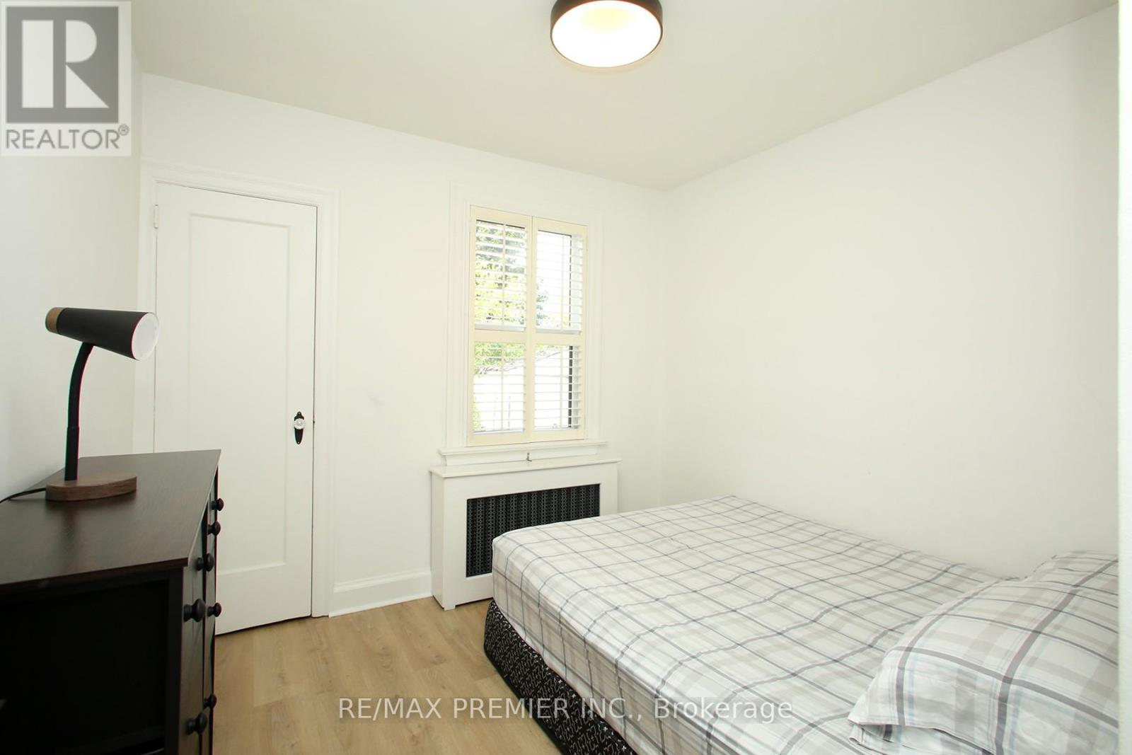 Photo 3 of 624 Mcroberts Avenue, Toronto ON