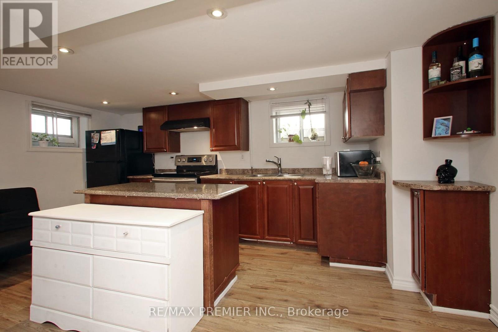 Photo 20 of 624 Mcroberts Avenue, Toronto ON