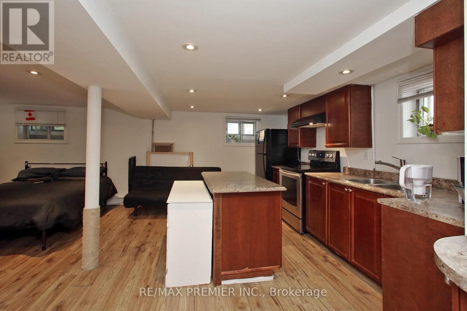 Photo 11 of 624 Mcroberts Avenue, Toronto ON