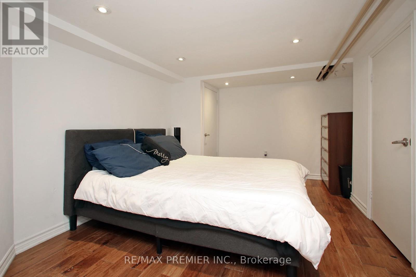 Photo 25 of 624 Mcroberts Avenue, Toronto ON