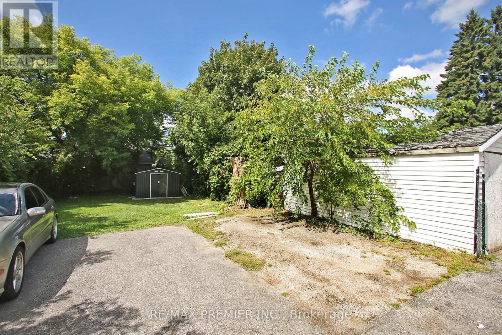 Photo 12 of 624 Mcroberts Avenue, Toronto ON