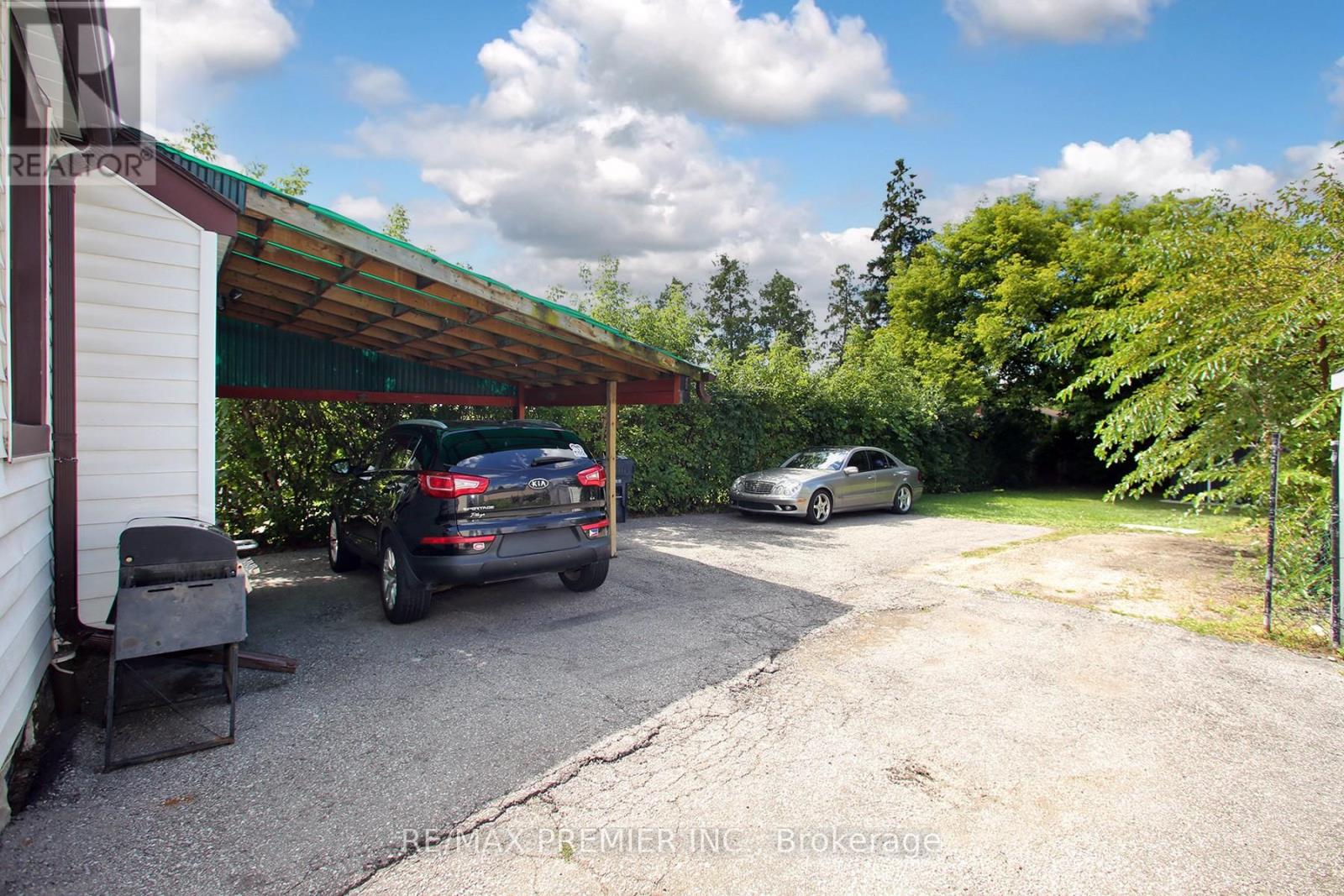 Photo 16 of 624 Mcroberts Avenue, Toronto ON