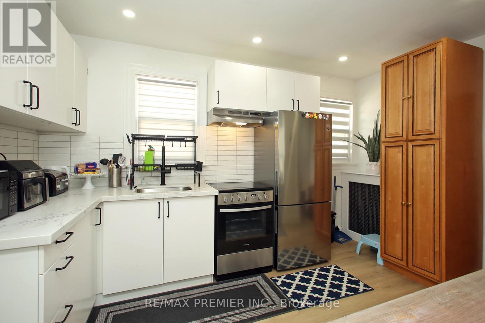 Photo 14 of 624 Mcroberts Avenue, Toronto ON