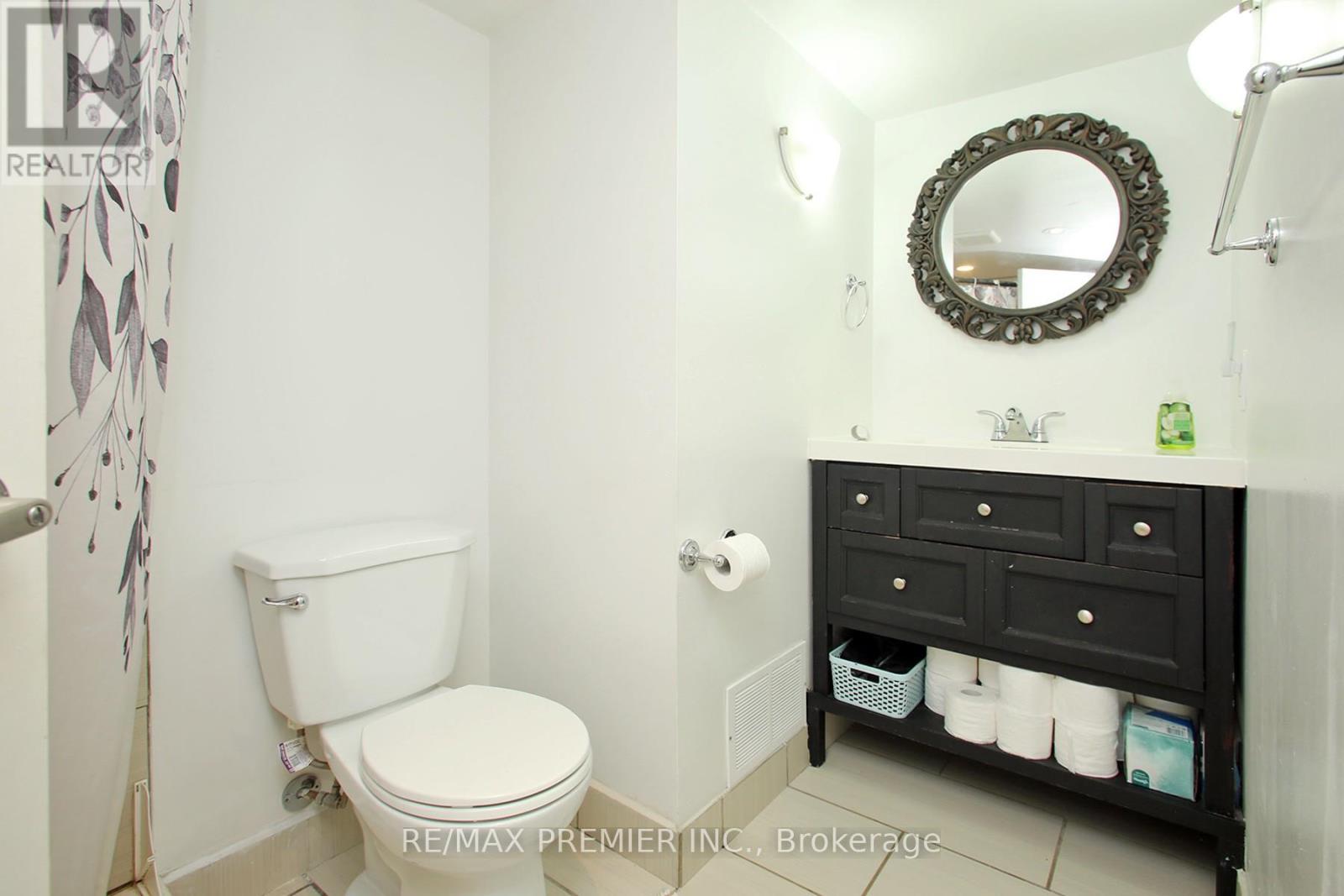 Photo 9 of 624 Mcroberts Avenue, Toronto ON