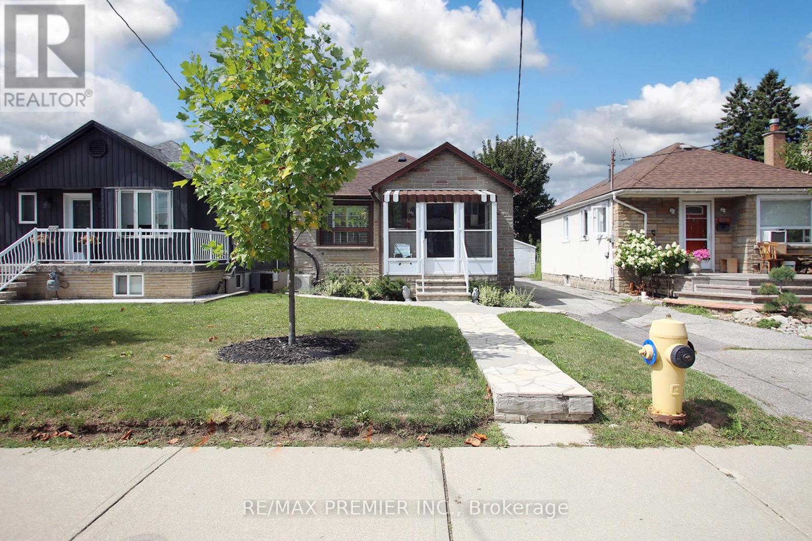 Photo 15 of 624 Mcroberts Avenue, Toronto ON