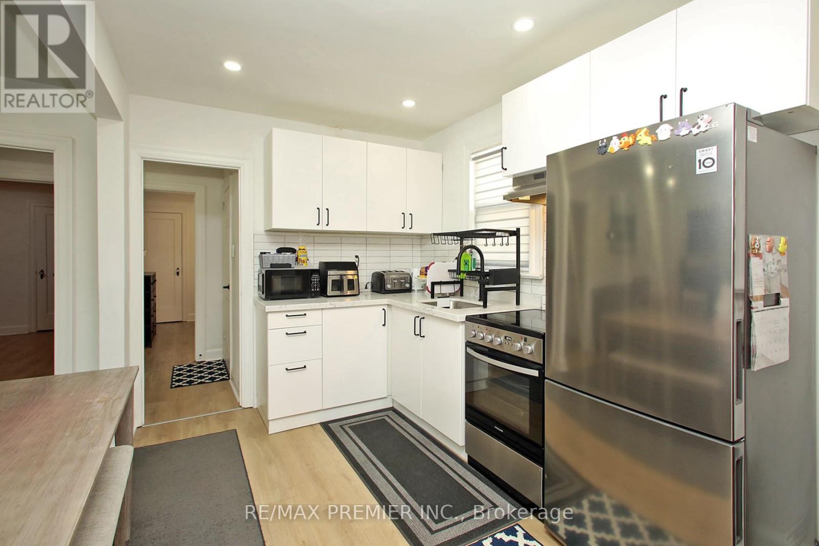 Photo 6 of 624 Mcroberts Avenue, Toronto ON