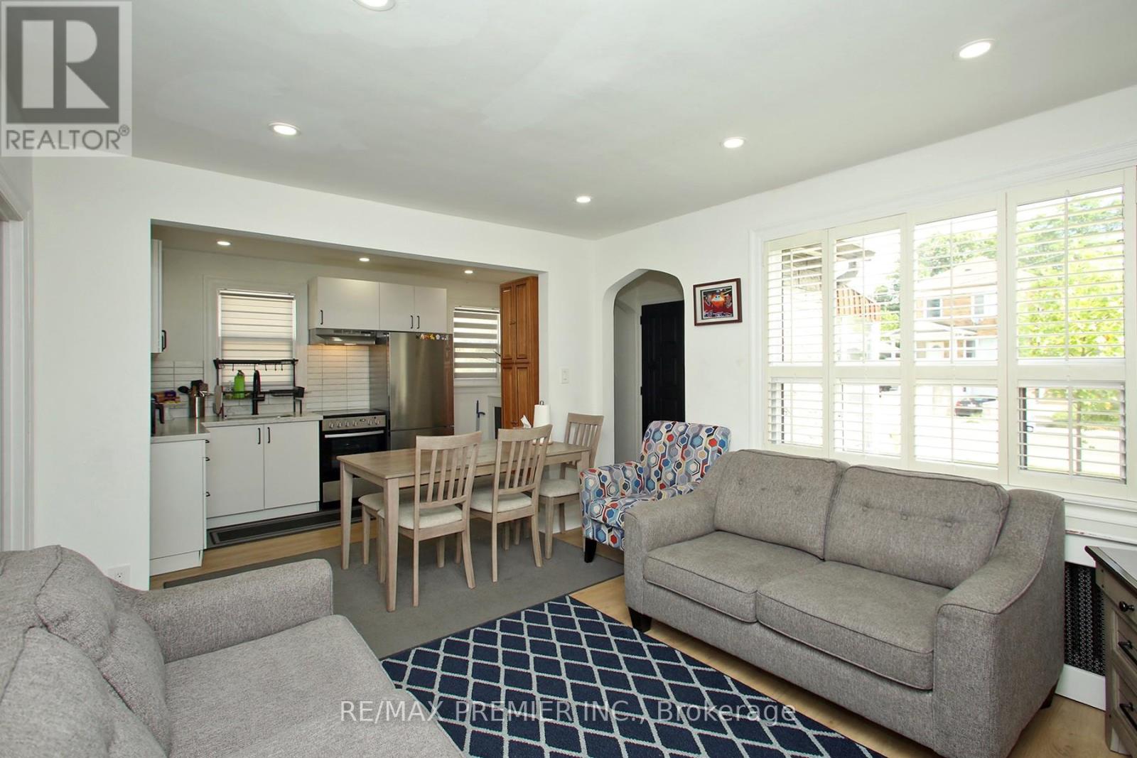 Photo 1 of 624 Mcroberts Avenue, Toronto ON