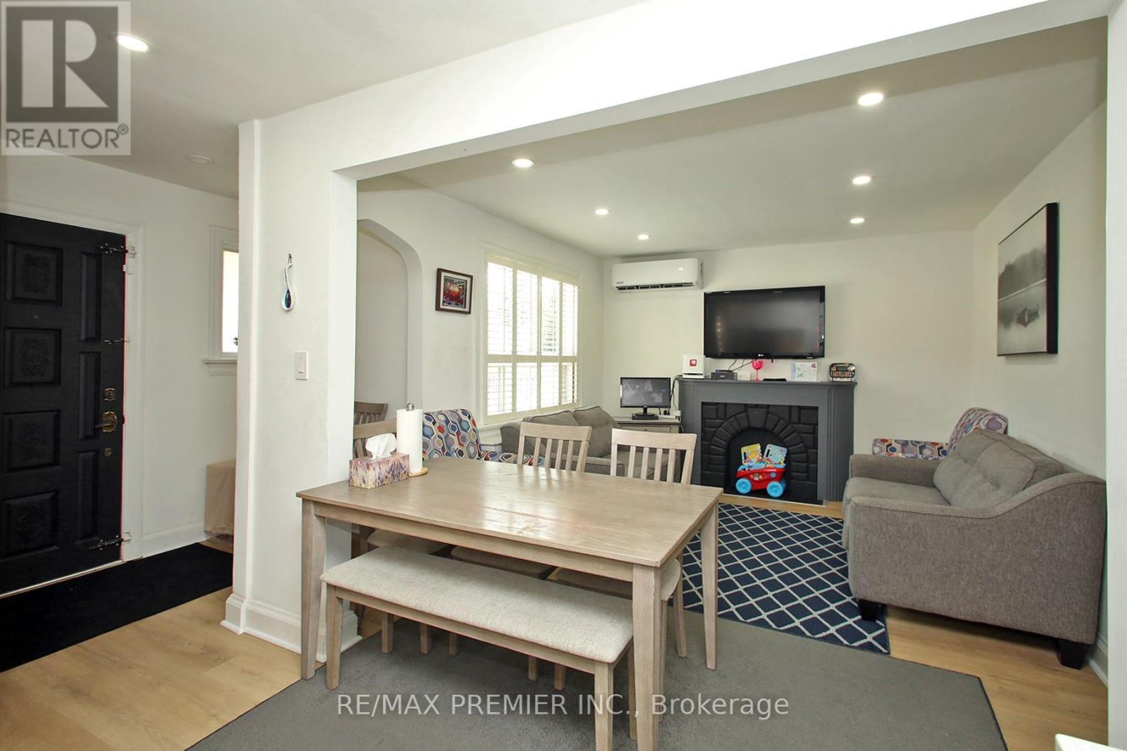 Photo 13 of 624 Mcroberts Avenue, Toronto ON