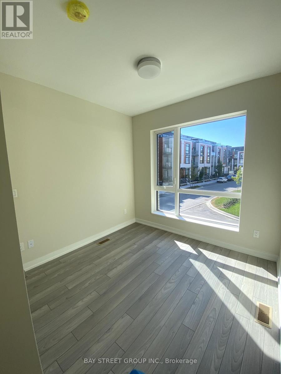 Photo 10 of C 109 6 Red Squirrel Lane, Richmond Hill ON