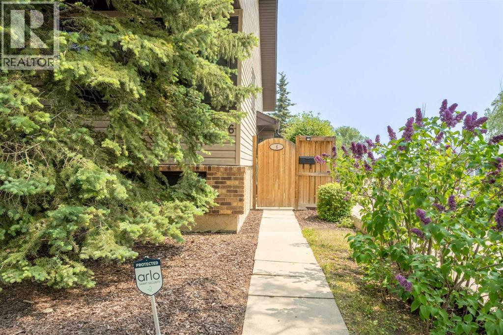 Single Family House Bi-level for Sale in  Edgeburn Place NW Edgemont Calgary 