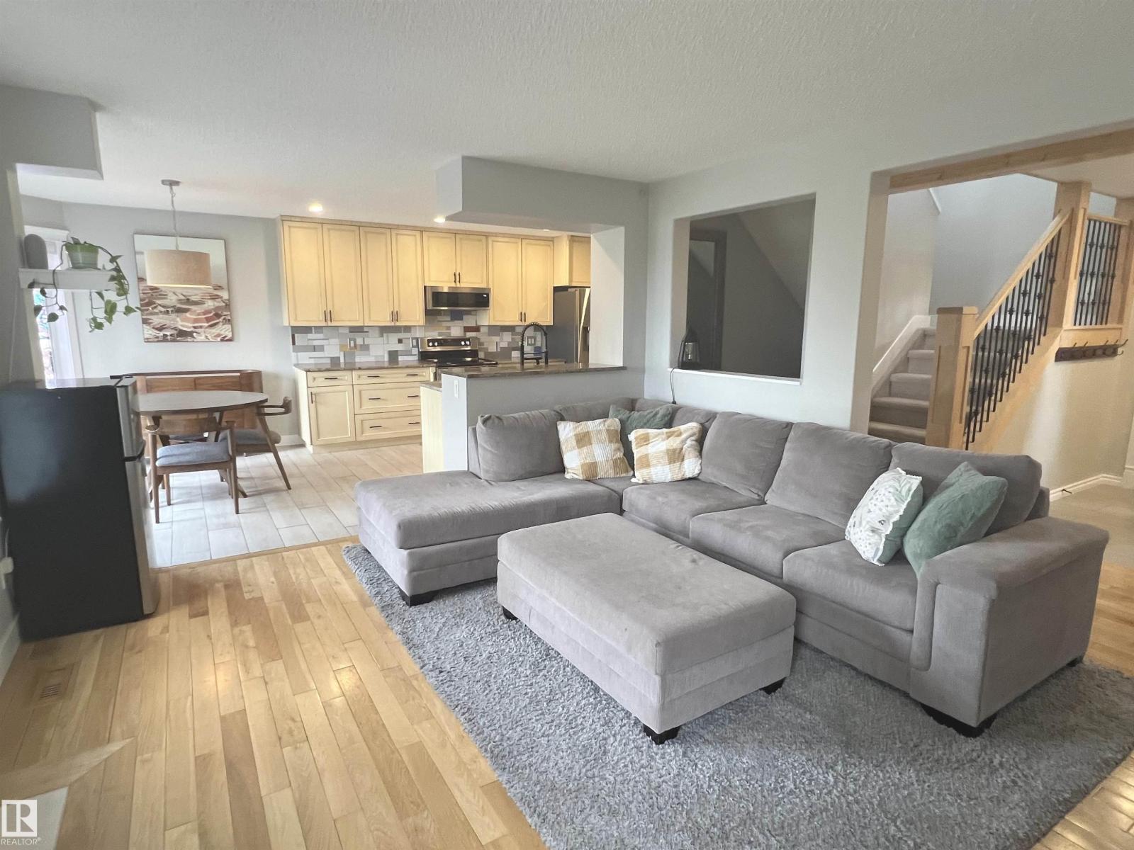 Photo 5 of 354 Wild Rose Wy Nw, Edmonton AB