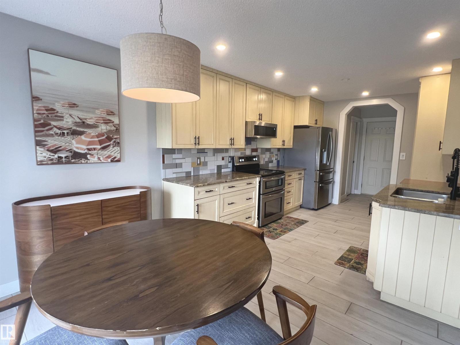 Photo 8 of 354 Wild Rose Wy Nw, Edmonton AB