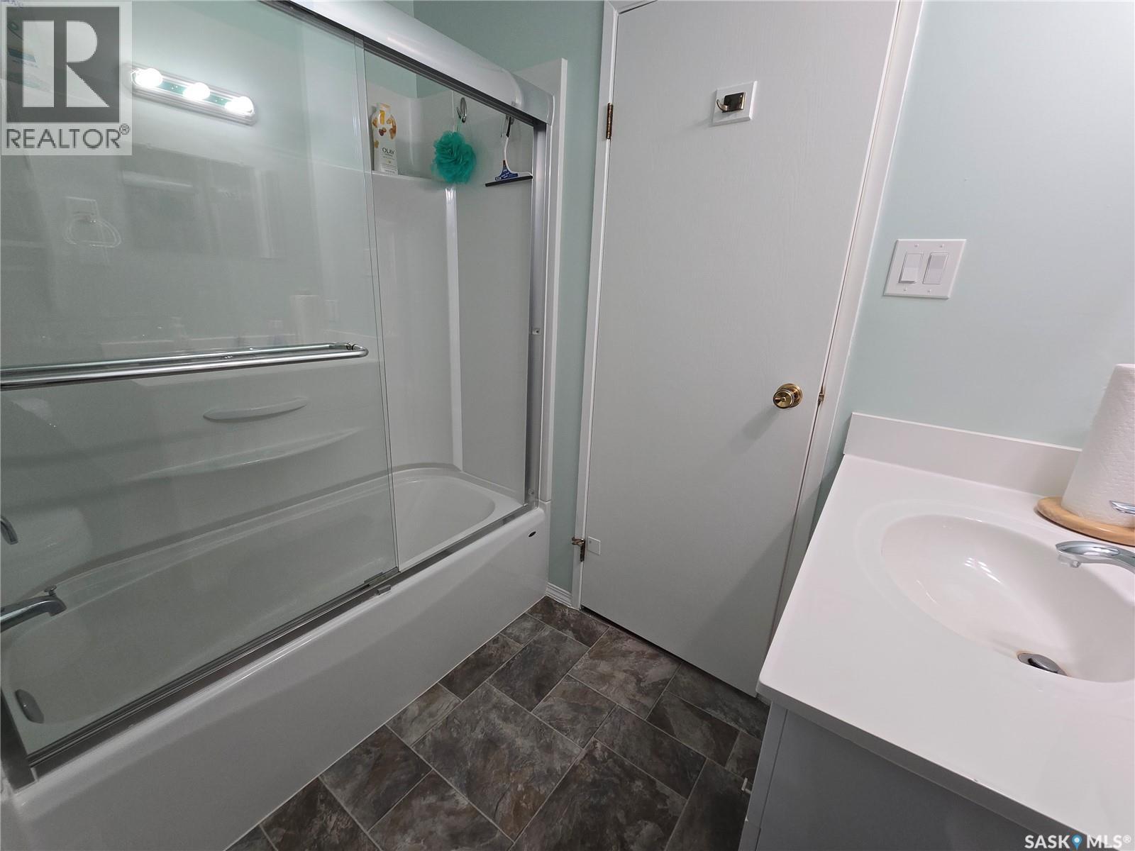 Photo 8 of 111 Oregan Crescent, Saskatoon SK