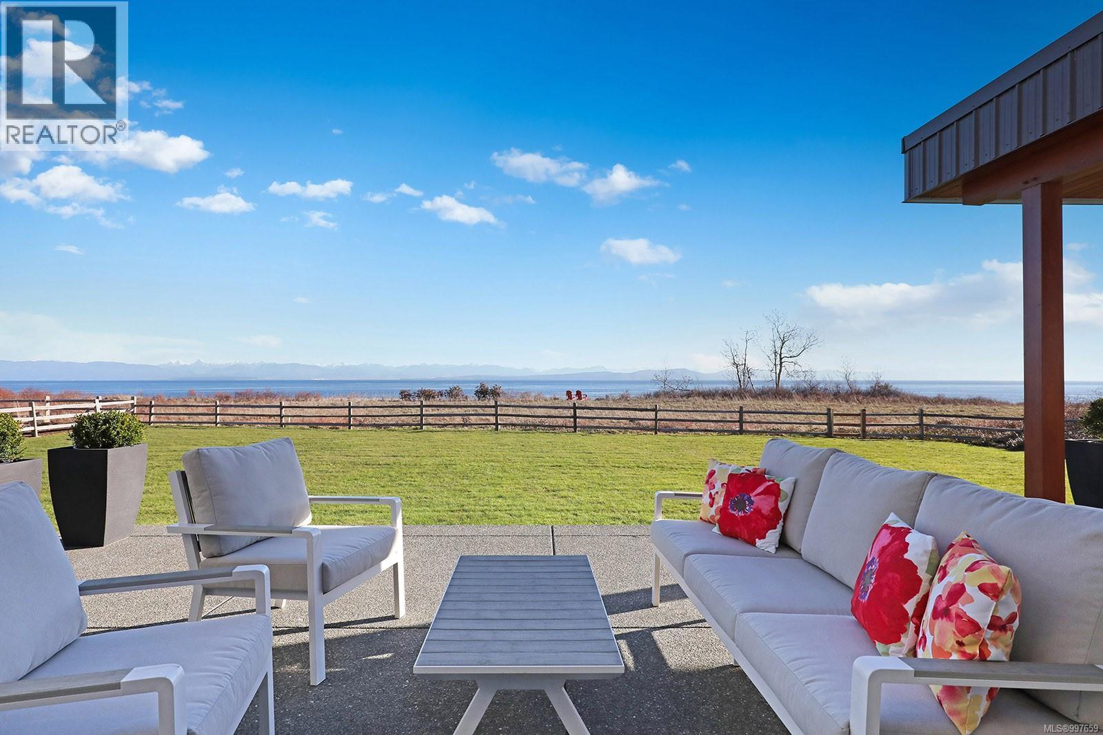300 Connemara Rd, Comox