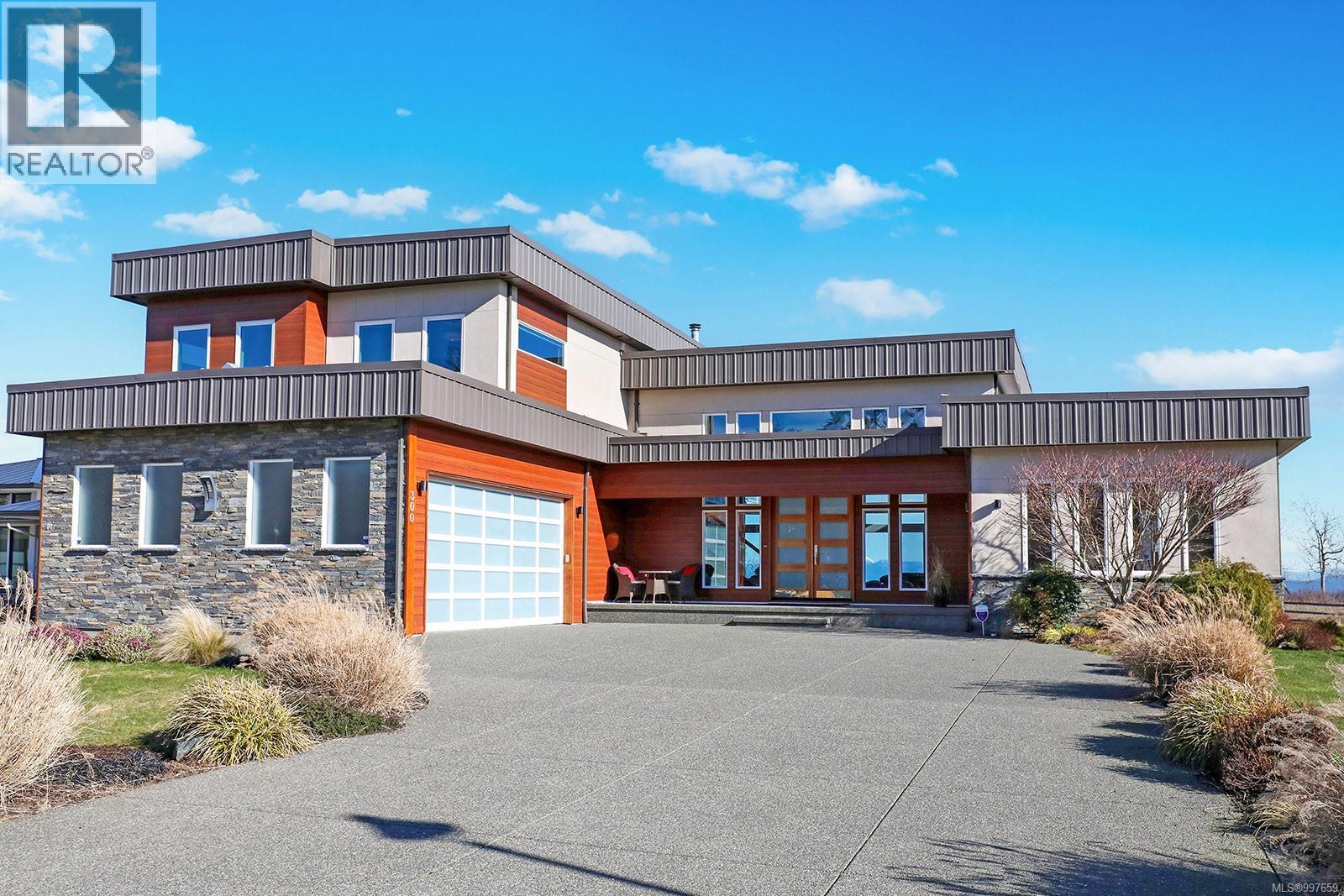300 Connemara Rd, Comox