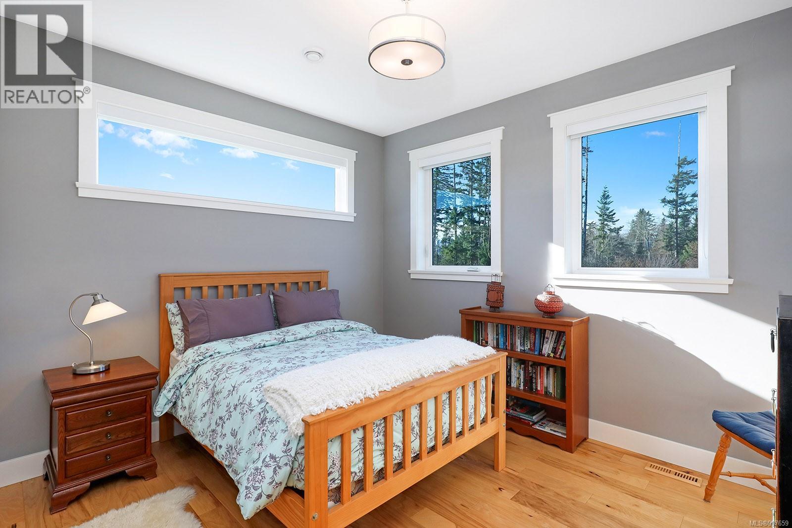 300 Connemara Rd, Comox