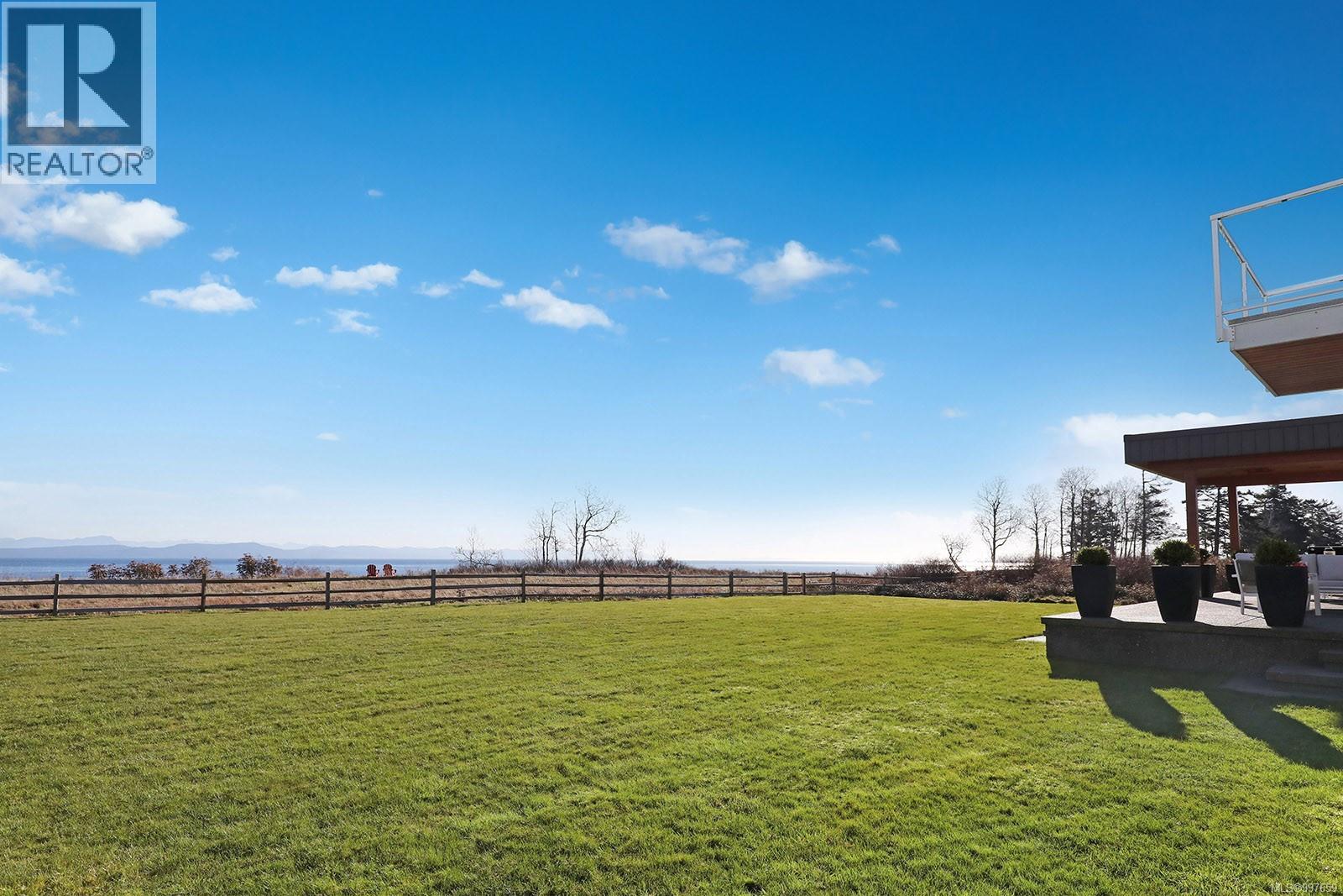 300 Connemara Rd, Comox