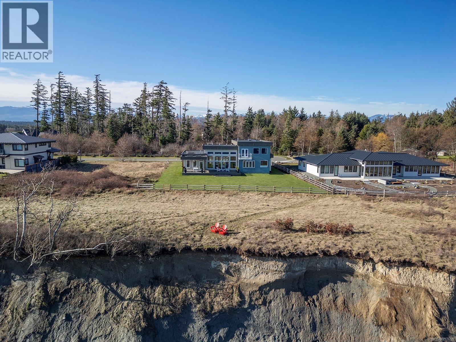 300 Connemara Rd, Comox