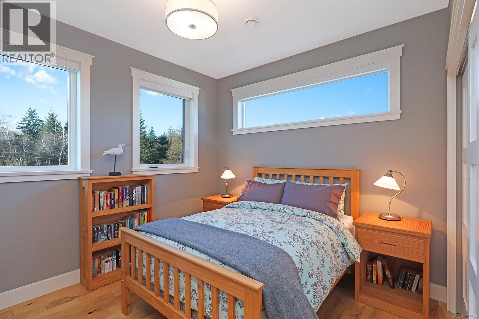 300 Connemara Rd, Comox