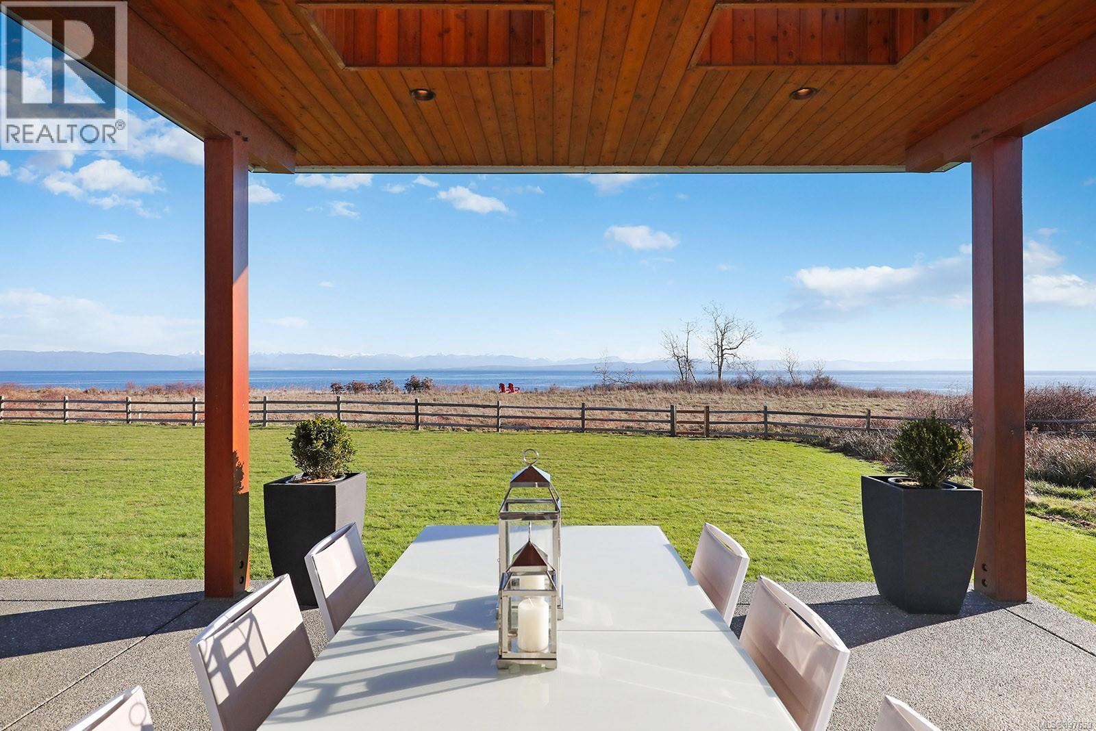 300 Connemara Rd, Comox