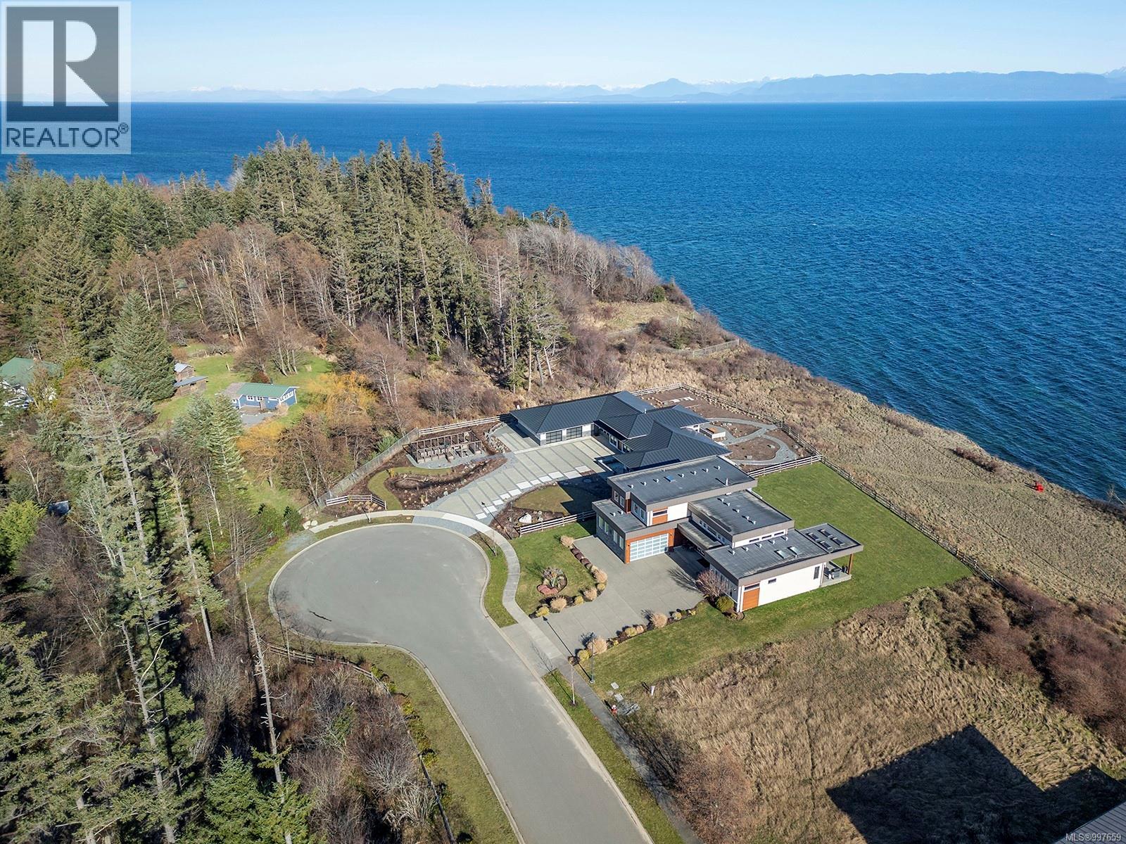 300 Connemara Rd, Comox
