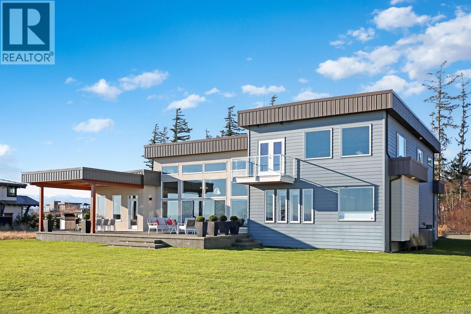 300 Connemara Rd, Comox