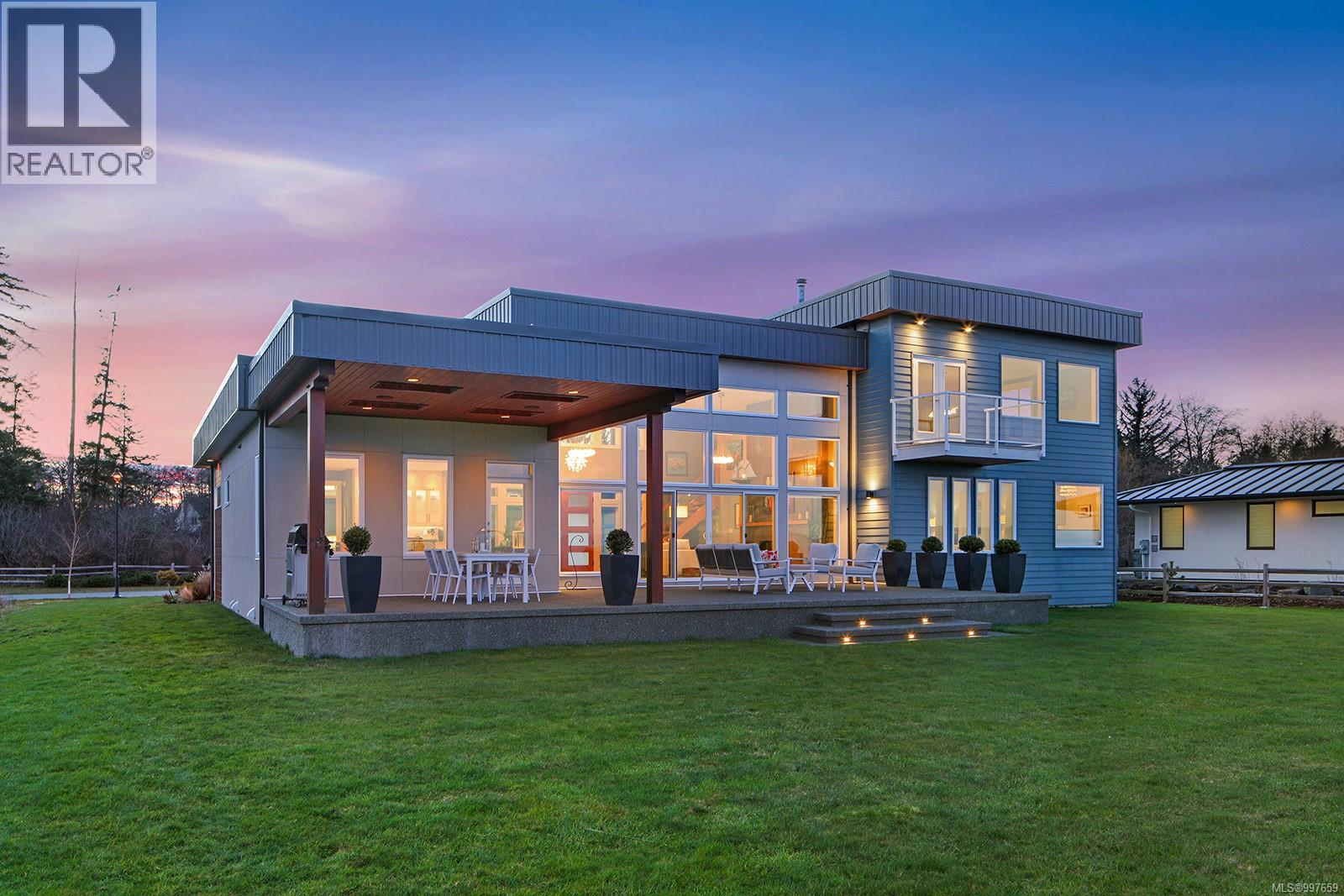 300 Connemara Rd, Comox