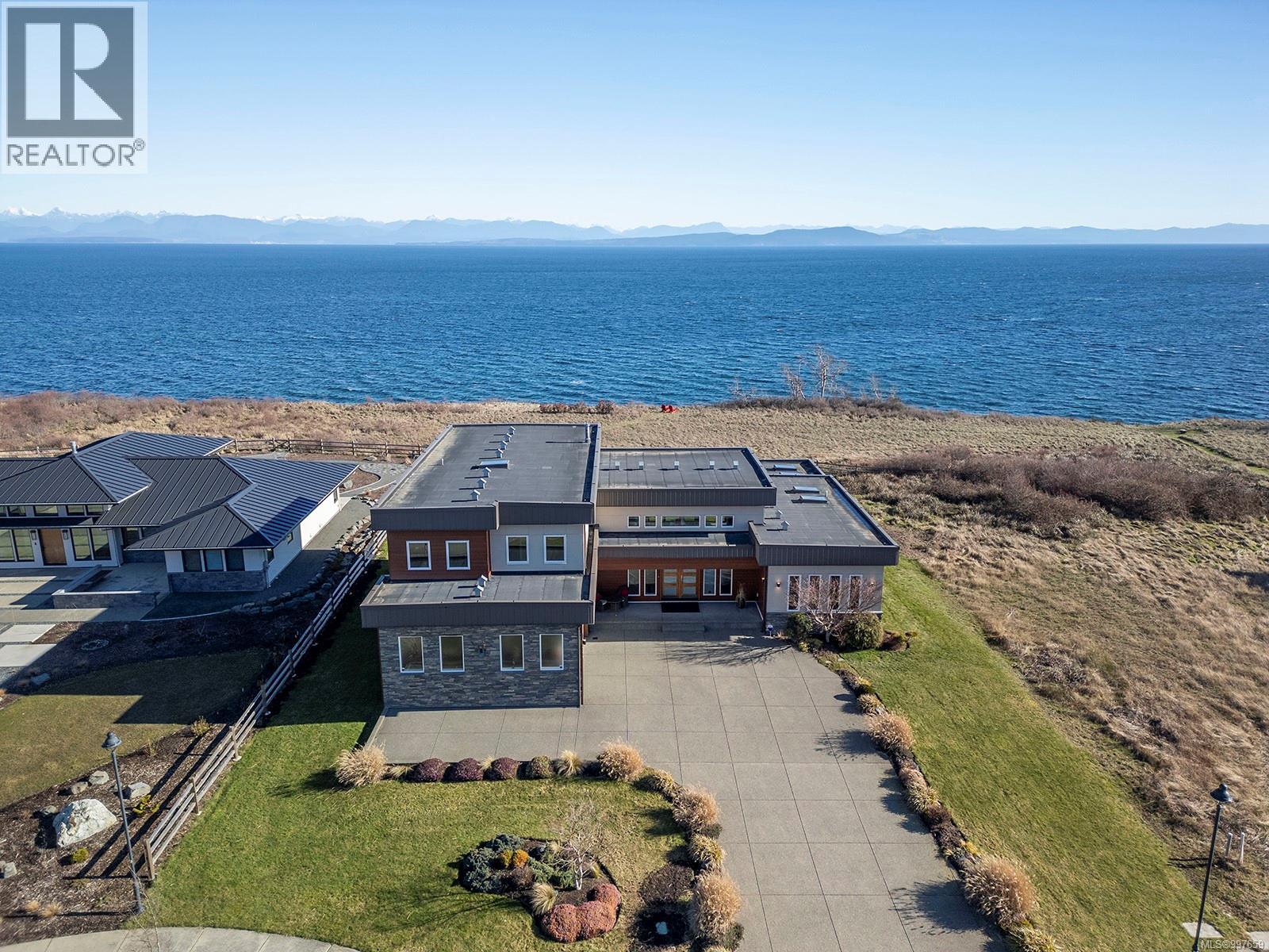 300 Connemara Rd, Comox