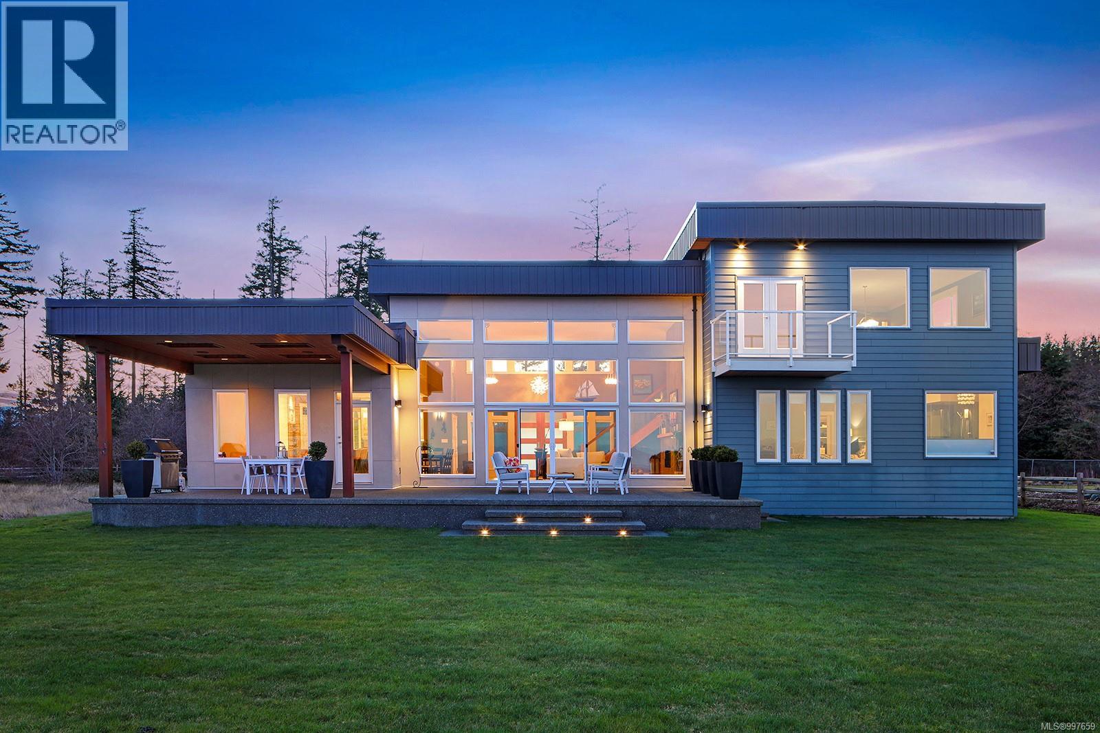 300 Connemara Rd, Comox