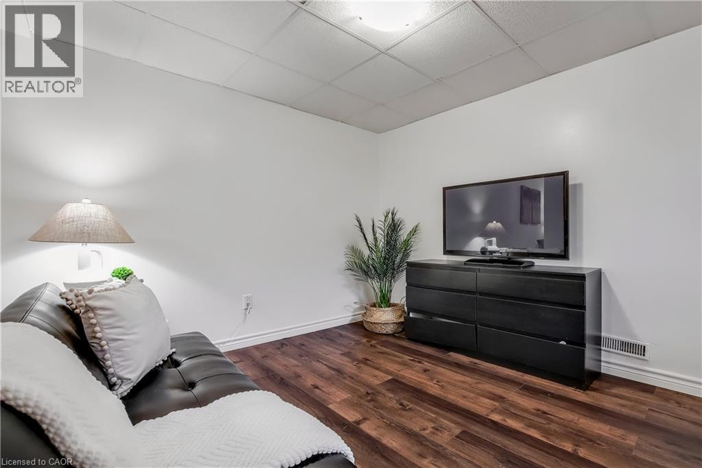 Photo 26 of 606 Brandenburg Boulevard, Waterloo ON