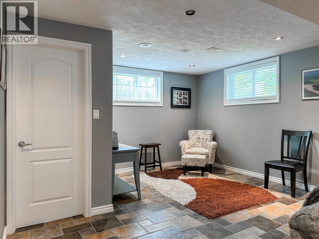 Photo 30 of 157 Kensington Boulevard, Tecumseh ON
