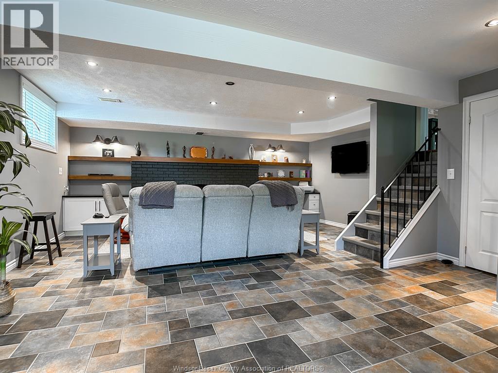 Photo 27 of 157 Kensington Boulevard, Tecumseh ON