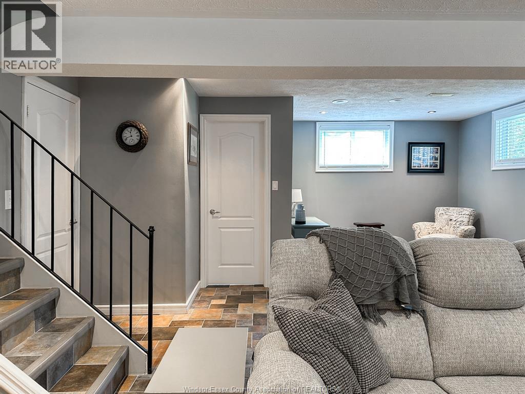 Photo 31 of 157 Kensington Boulevard, Tecumseh ON
