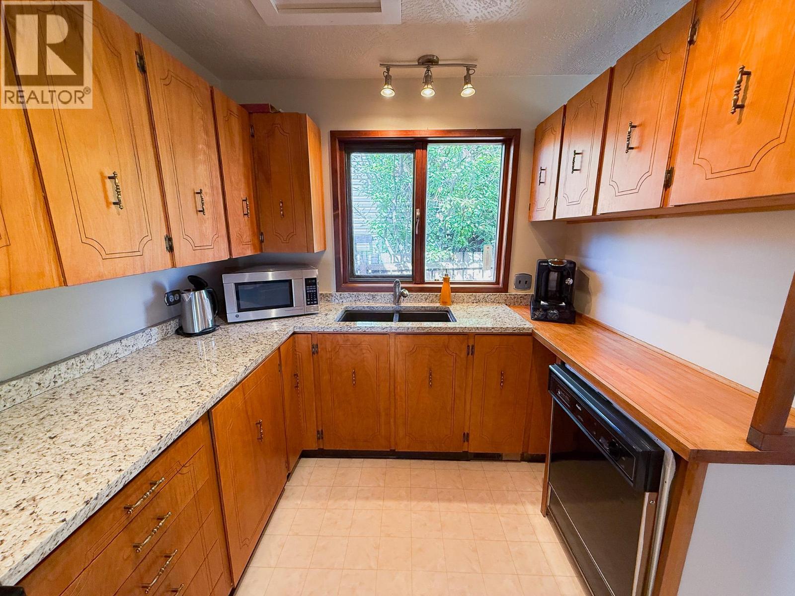 9917 2 Street, Dawson Creek