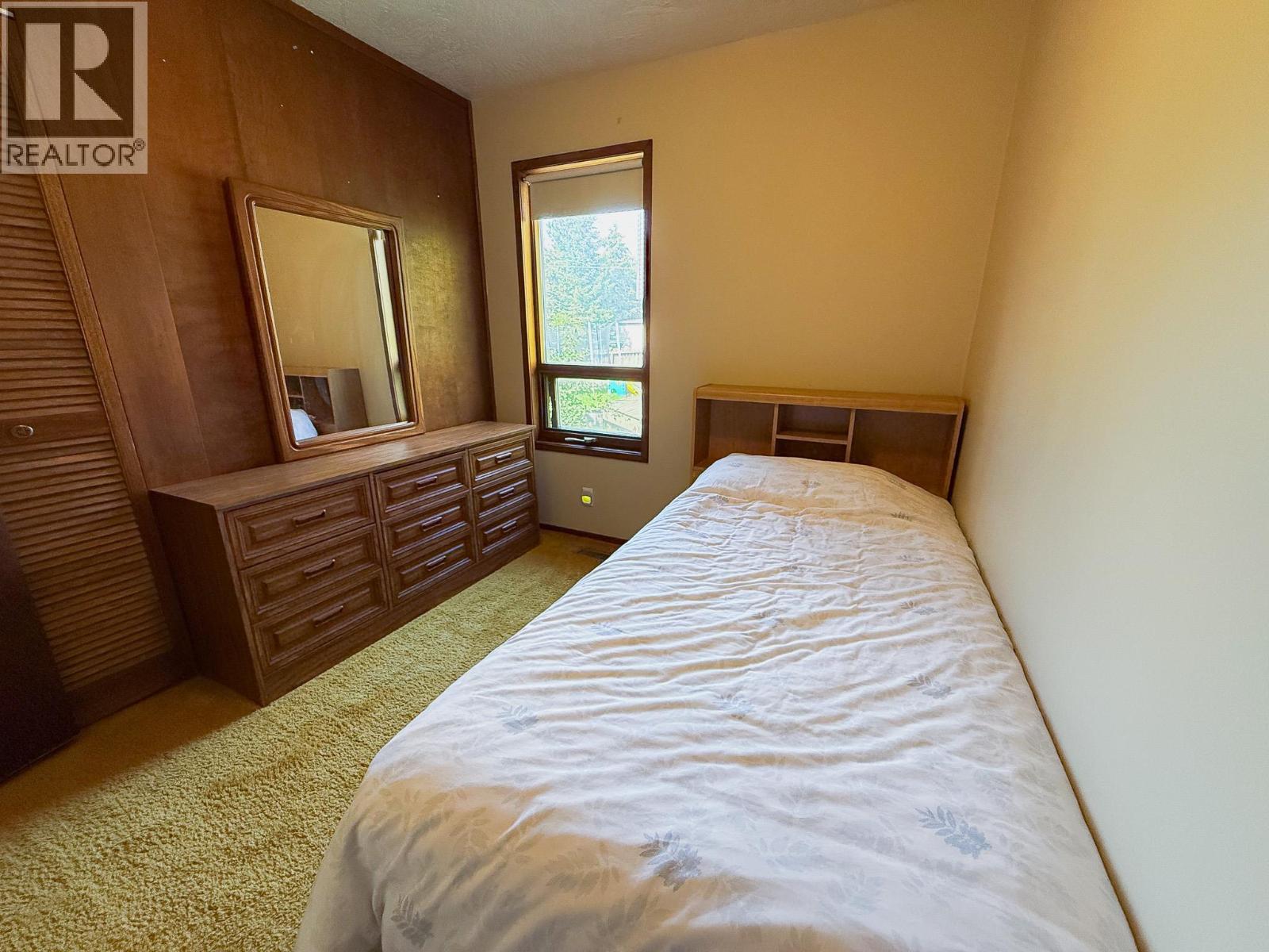 9917 2 Street, Dawson Creek