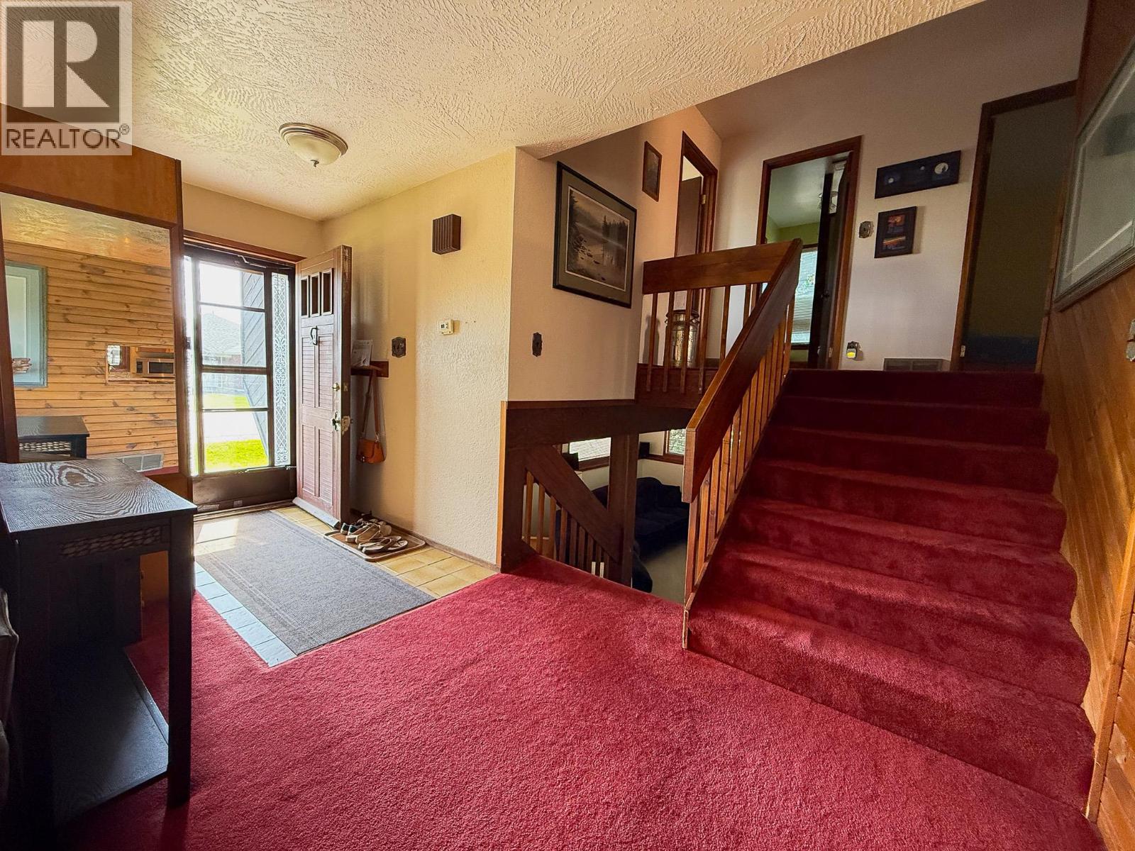 9917 2 Street, Dawson Creek