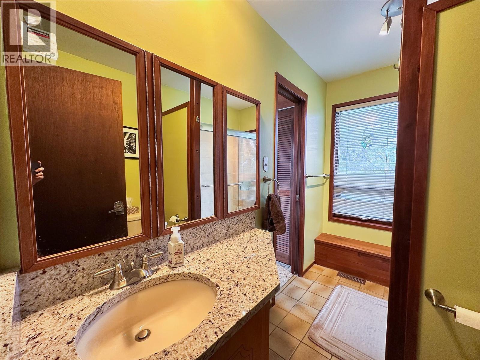 9917 2 Street, Dawson Creek