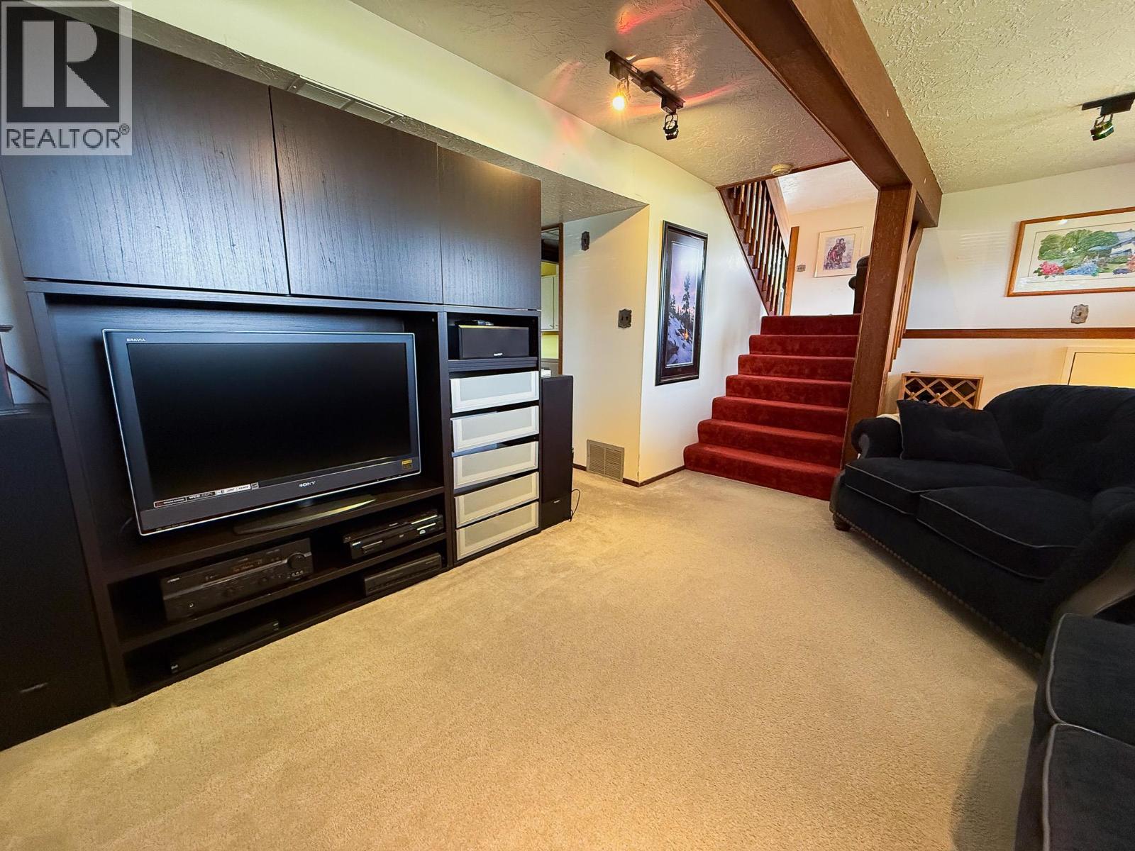 9917 2 Street, Dawson Creek