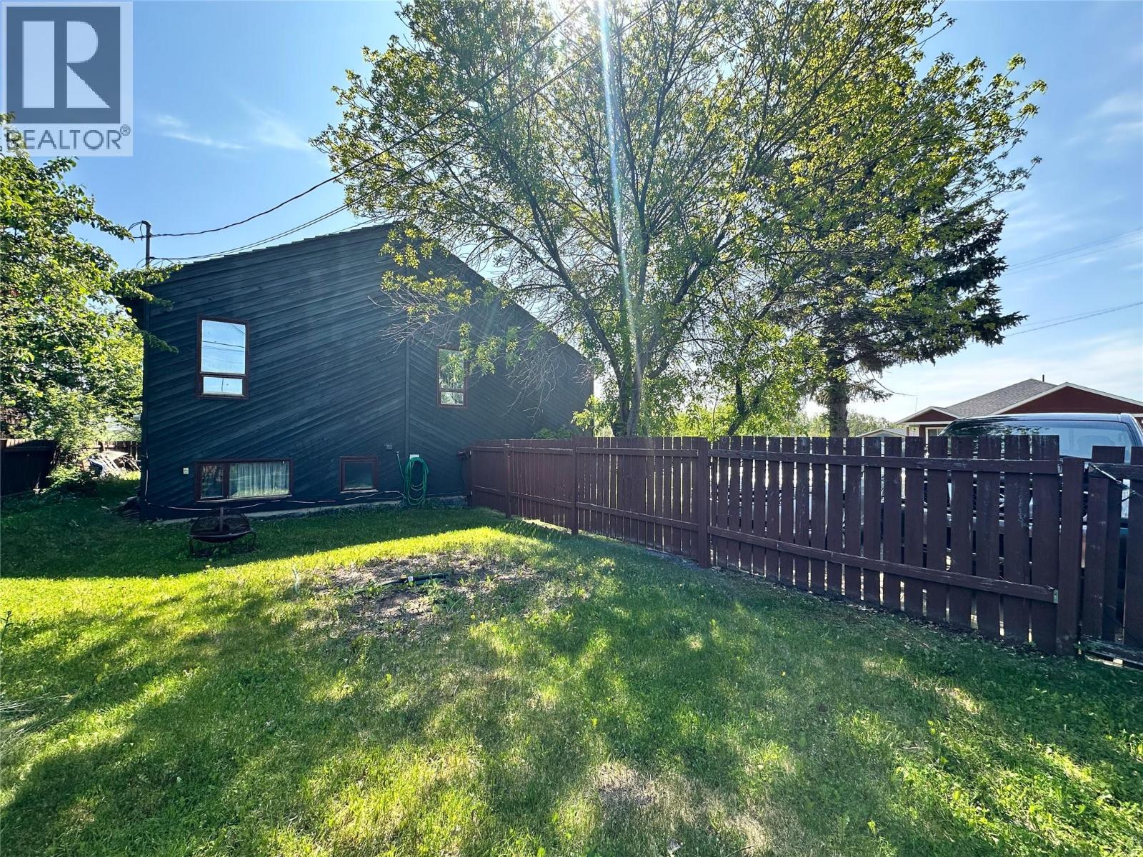 9917 2 Street, Dawson Creek