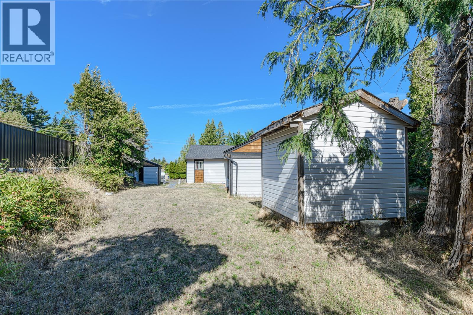 Photo 21 of 1979 Grandview Dr, Saanich BC