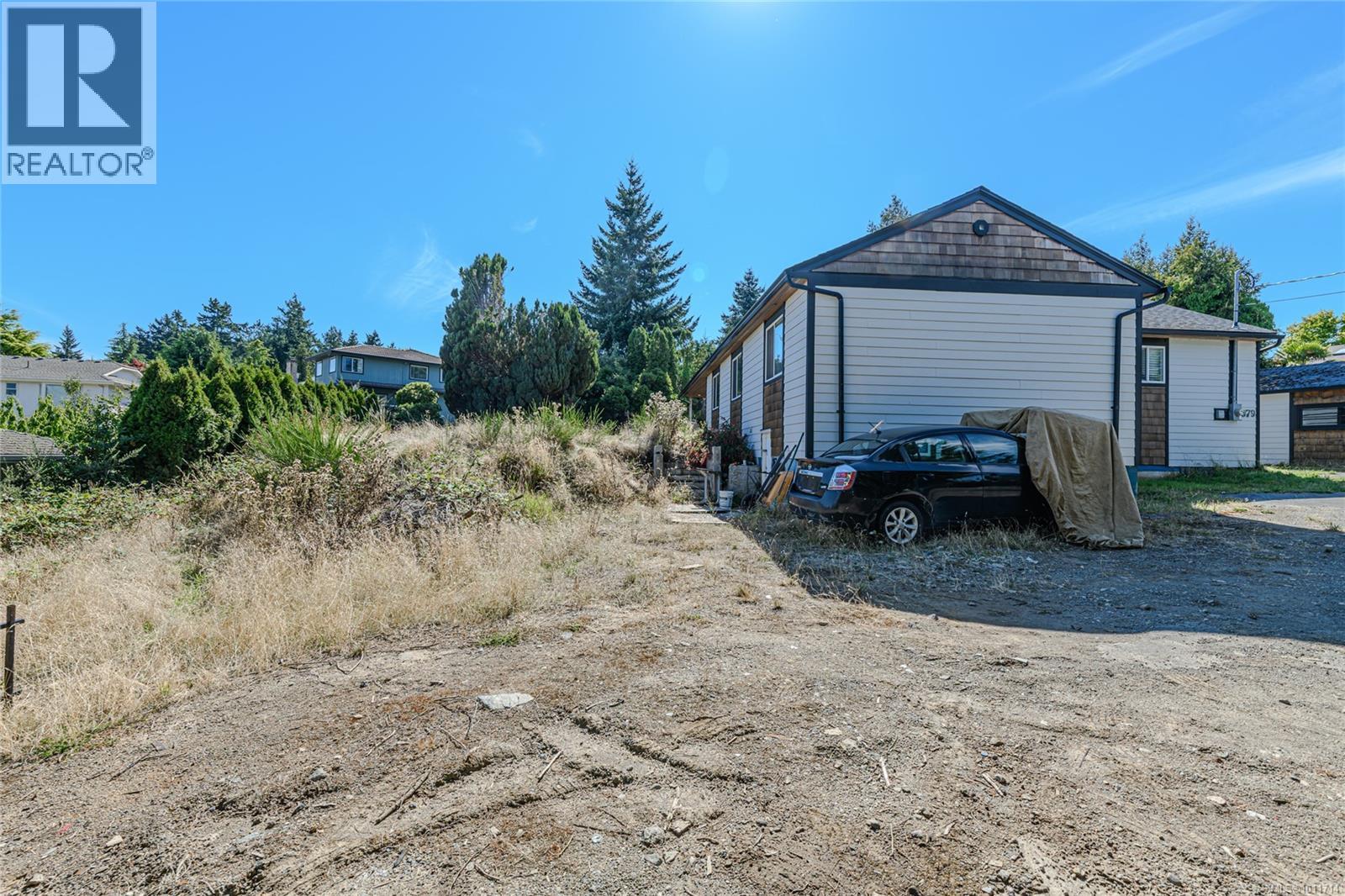 Photo 5 of 1979 Grandview Dr, Saanich BC