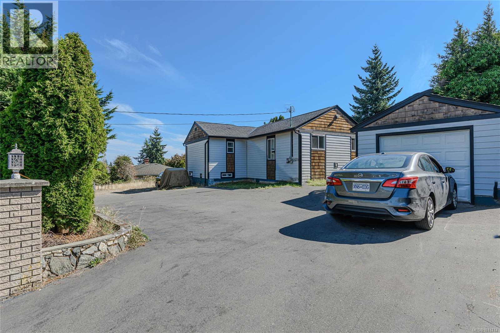 Photo 39 of 1979 Grandview Dr, Saanich BC