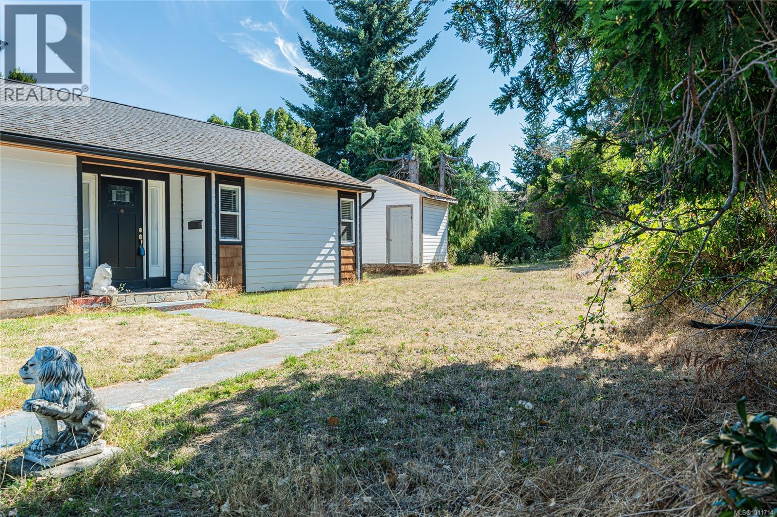 Photo 4 of 1979 Grandview Dr, Saanich BC